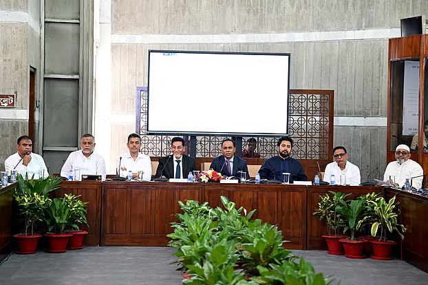 রাষ্ট্রপতি নির্বাচনে দলীয় সিদ্ধান্তের বাইরে ভোট দিলে এমপি পদ হারানোর শঙ্কা