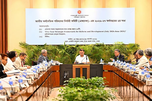 একনেকে ৯ হাজার ৩৩৩ কোটি টাকার ১০ প্রকল্প অনুমোদন, অয়েল ট্যাংকারে নতুন পর্যালোচনা
