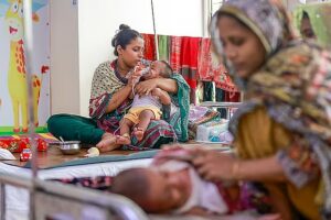 হামের চিকিৎসায় ঋণের বোঝা, ১০ পরিবারের ৯টিই ধার করছে