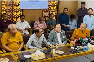 সংশোধনী ছাড়া সাইবার সুরক্ষা আইন পাস হলে ‘বাংলাদেশ বৃহৎ কারাগারে পরিণত হবে’: মতিউর রহমান