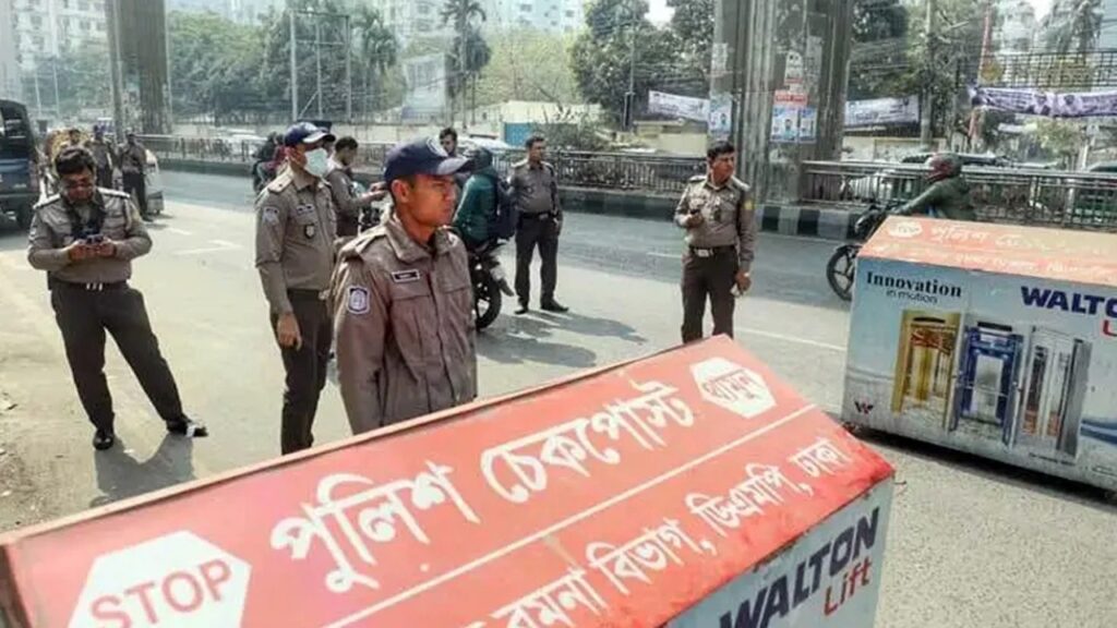 ককটেল বিস্ফোরণ ও বাসে আগুনের পর ঢাকাজুড়ে দুই শতাধিক চেকপোস্ট