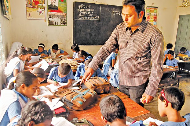 অপেক্ষার অবসান, ১৪ হাজার ৩৮৪ প্রাথমিক শিক্ষক পাচ্ছেন নিয়োগপত্র