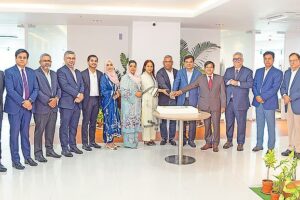 ১২ হাজার কোটি টাকার আমানত বা ডিপোজিট অর্জনের নতুন মাইলফলক ছুঁয়েছে মধুমতি ব্যাংক। গত রোববার ব্যাংকের প্রধান কার্যালয়ে এক অনুষ্ঠানের মাধ্যমে এই অর্জন উদ্যাপন করা হয়। খবর সংবাদ বিজ্ঞপ্তির। অনুষ্ঠানে মধুমতি ব্যাংকের চেয়ারম্যান সালাউদ্দিন আলমগীর, ভাইস চেয়ারম্যান মোহাম্মদ ইসমাইল হোসেন, ঝুঁকি ব্যবস্থাপনা কমিটির চেয়ারম্যান এ মান্নান খান; পরিচালক সুলতানা জাহান, তানজিমা বিনতে মোস্তফা, মো. মাহবুবুর রহমান, তানভীর আহমেদ মোস্তফা ও সৈয়দা শারমিন হোসেন; স্বতন্ত্র পরিচালক মো. শফিকুল আলম ও মনজুরুল আহসান বুলবুল; এমডি মো. সফিউল আজম; অতিরিক্ত এমডি শাহনেওয়াজ চৌধুরী; ডিএমডি আরব ফজলুর রহমান ও আরিফ হাসান খান উপস্থিত ছিলেন।