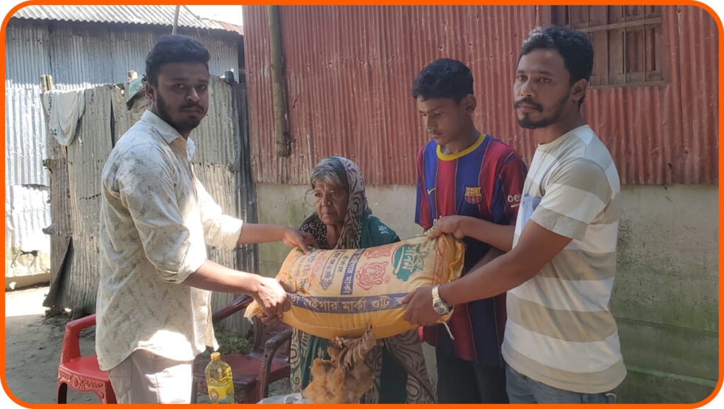 চার প্রতিবন্ধী সন্তান নিয়ে সংকটে সমীর আলীর পরিবার, এক মাসের খাদ্যসামগ্রী দিল মানব কল্যাণ পরিষদ