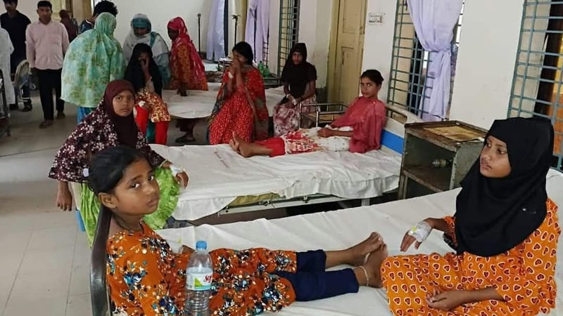 মিড ডে মিল খাওয়ার পর অসুস্থ ২৯ শিক্ষার্থী, হাসপাতালে নেওয়া হলো বালিয়াডাঙ্গীতে