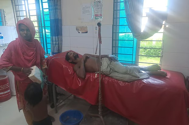 মতলবে বাক্সে পোষা গোখরা সাপের কামড়ে কাঠমিস্ত্রি হাসপাতালে: দেওয়া হলো অ্যান্টিভেনম