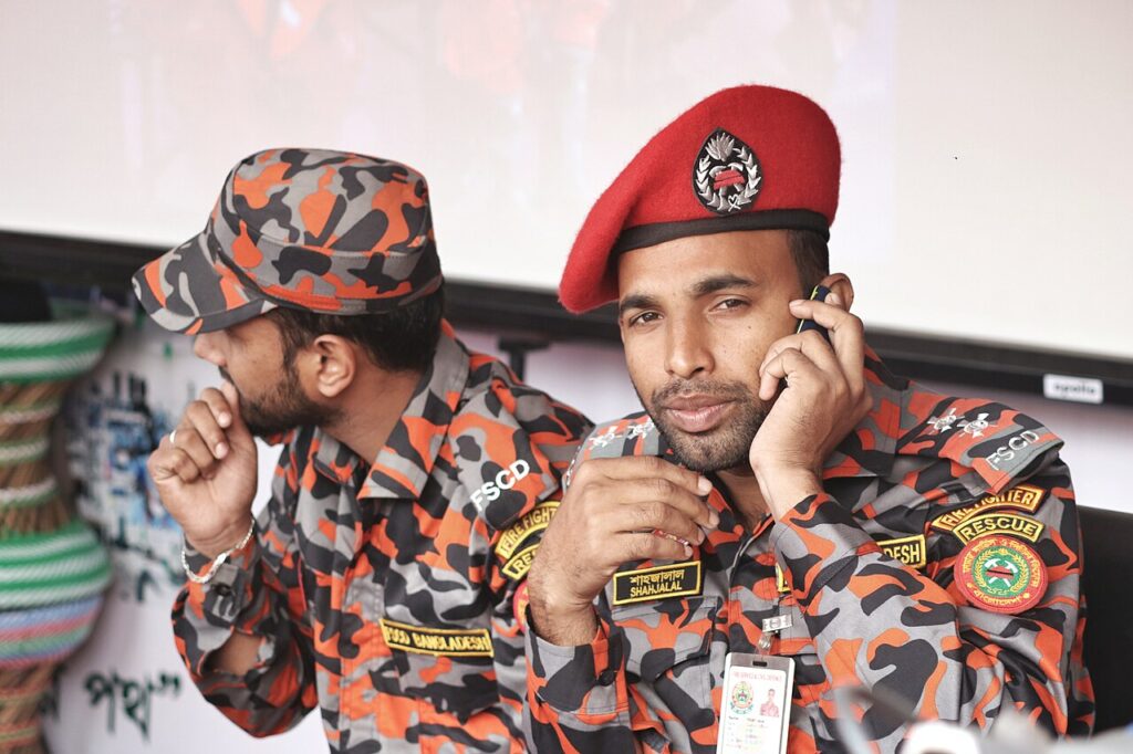 টুপটুপ রিসোর্টে আগুন: নিহত ১০ জনের পরিচয় শনাক্ত, মেলেনি নিখোঁজ নারীর মরদেহ বাংলাদেশের ফায়ার সার্ভিসকর্মীরা