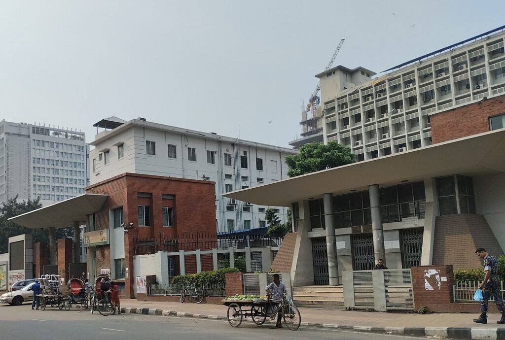 মুক্তিযোদ্ধা কোটায় প্রতারণার অভিযোগ: তিন উপসচিবকে ওএসডি, আরও তিনজনের বিরুদ্ধে ব্যবস্থা ঝুলে বাংলাদেশ সচিবালয়ের ফটক